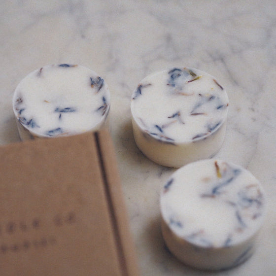 12 Laundry Day Scented Botanical Soy Wax Melts - The Botanical Candle Co.