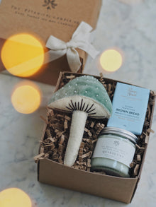  The Frosty Bonnet Gift Box