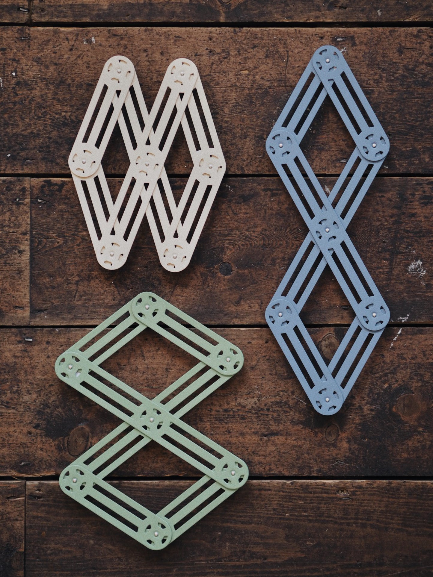 Expandable Metal Trivet - The Botanical Candle Co.