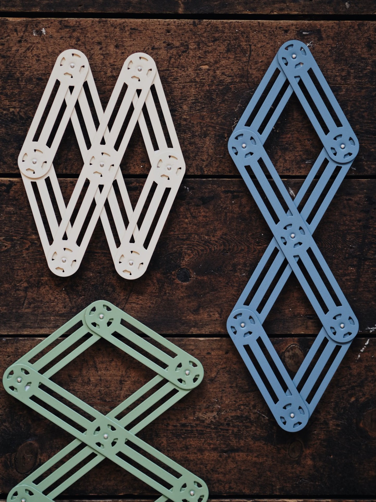 Expandable Metal Trivet - The Botanical Candle Co.