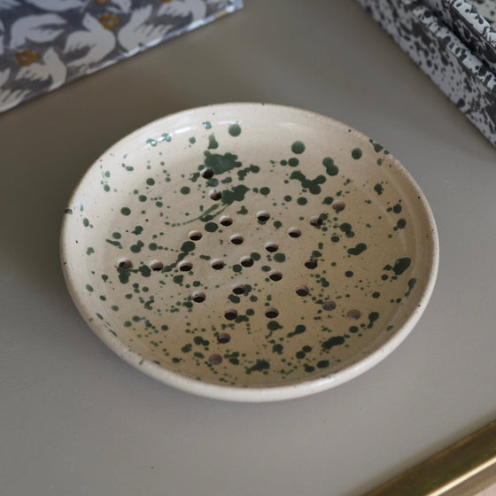 Stoneware Straining Plate - The Botanical Candle Co.