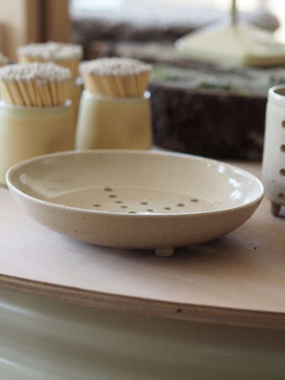 Stoneware Straining Plate - The Botanical Candle Co.