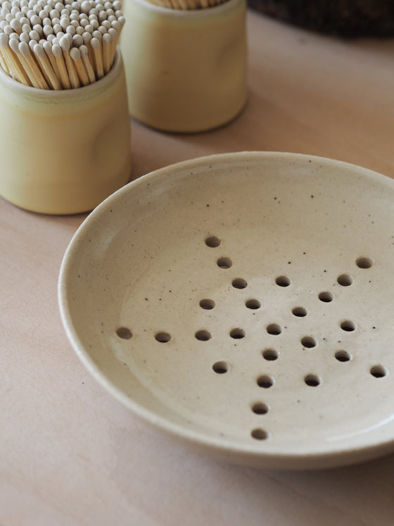 Stoneware Straining Plate - The Botanical Candle Co.