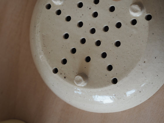 Stoneware Straining Plate - The Botanical Candle Co.