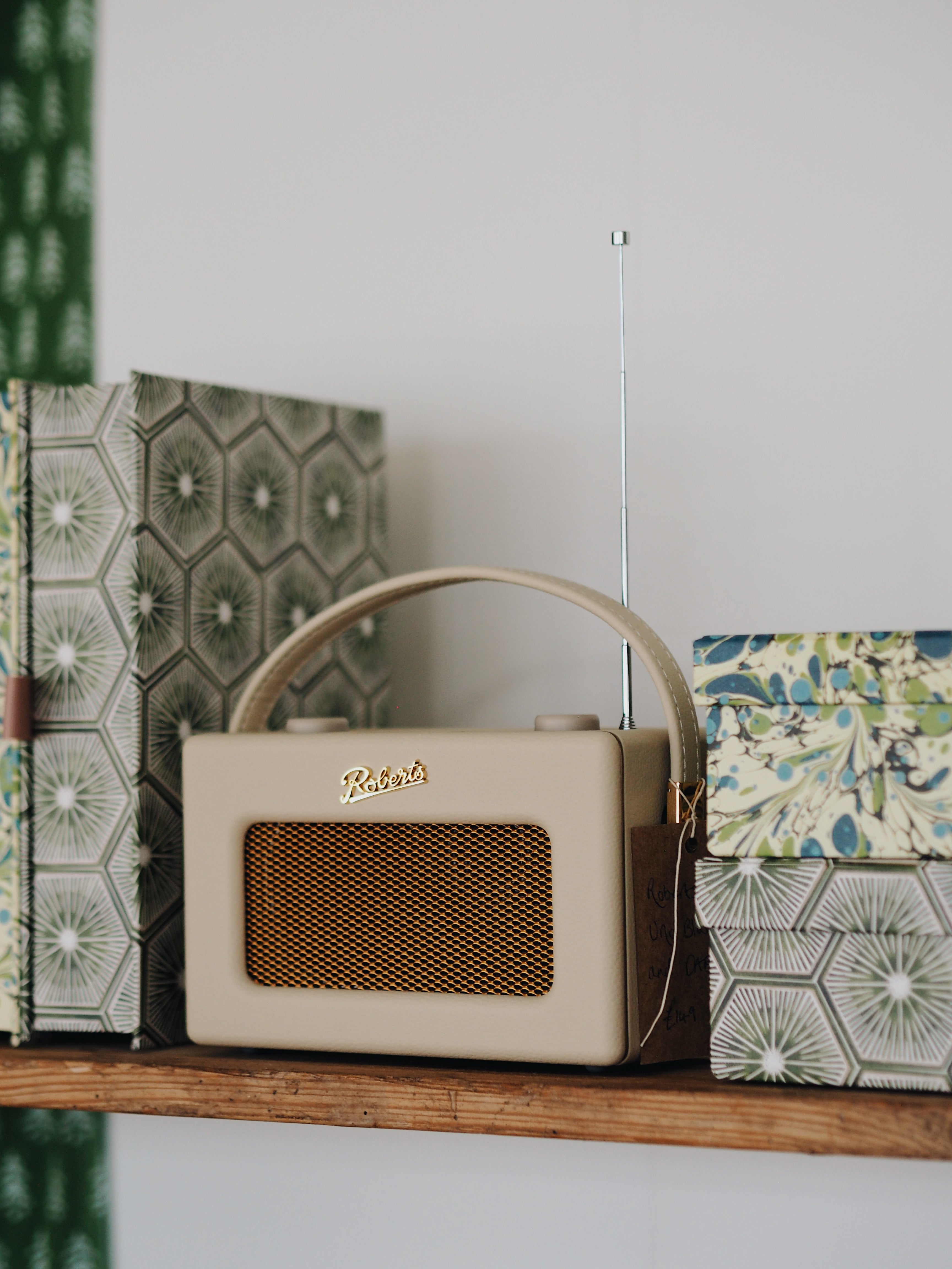 Roberts Revival Uno Bluetooth Radio – The Botanical Candle Co.